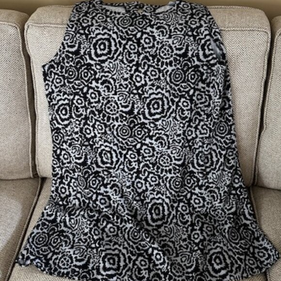 ALOHA! RIP SKIRT DRESS - SHORT BLACK AND WHITE - LOOSE FIT XL (16-18) - Picture 3 of 5